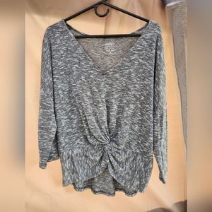 New York & Company soft tee in size small black, gray and white